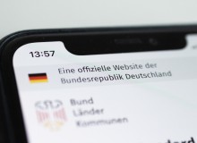 Verschiedene Elemente der Digitalen Dachmarke auf einem Smartphone-Buildschirm