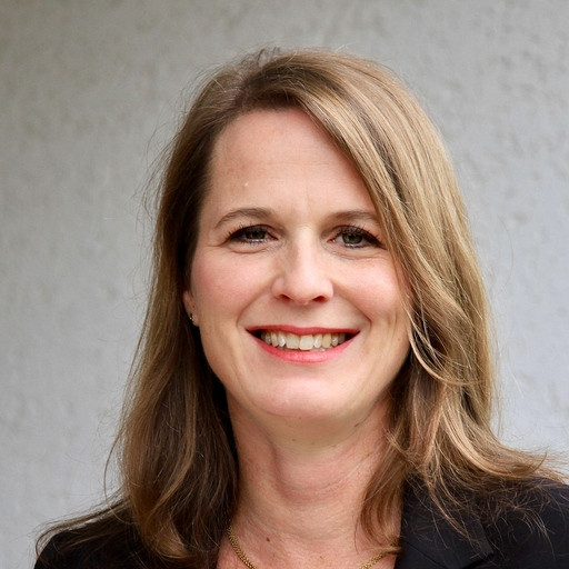 Portrait picture of the author Annette von der Mark