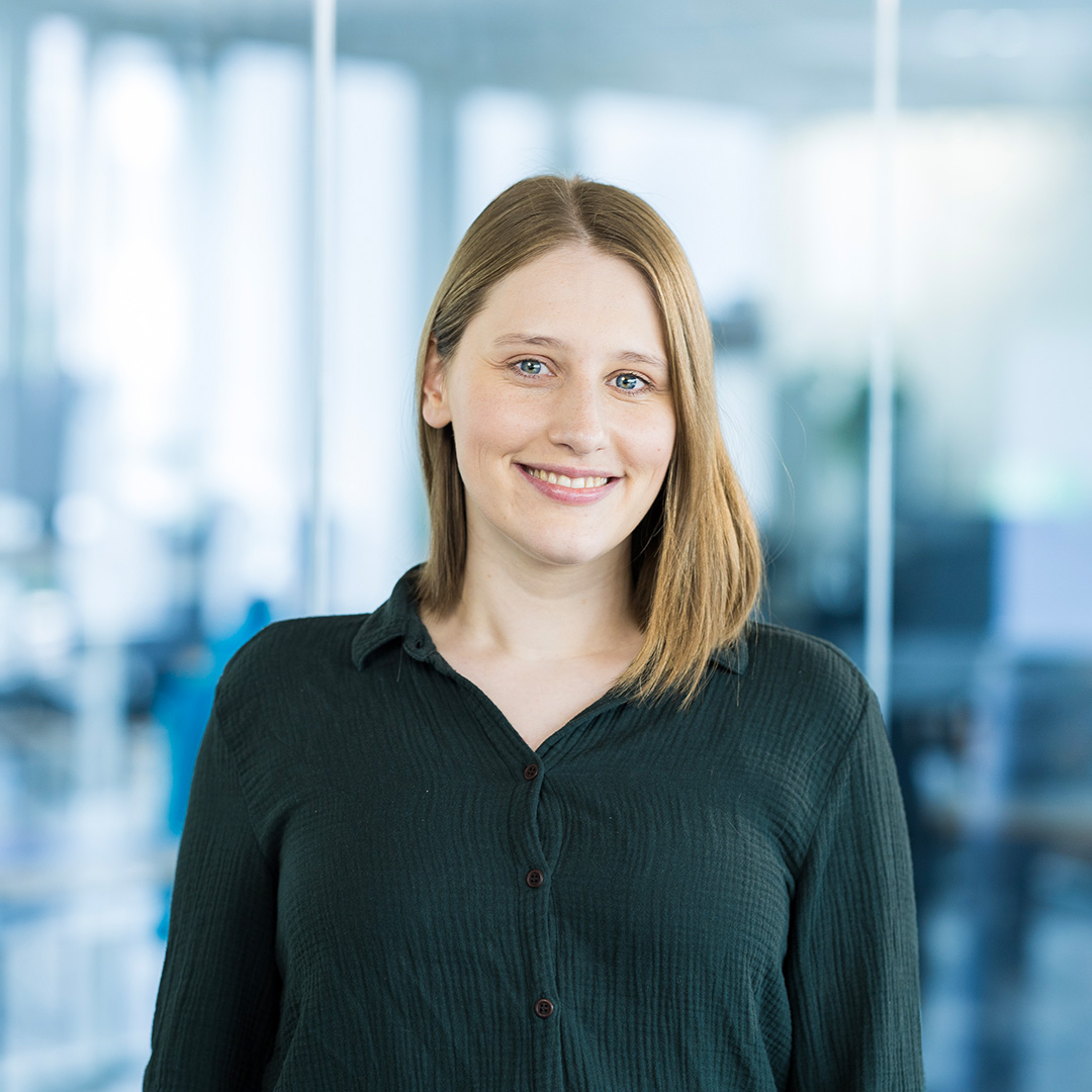 Portrait picture of the author Jana Weidinger
