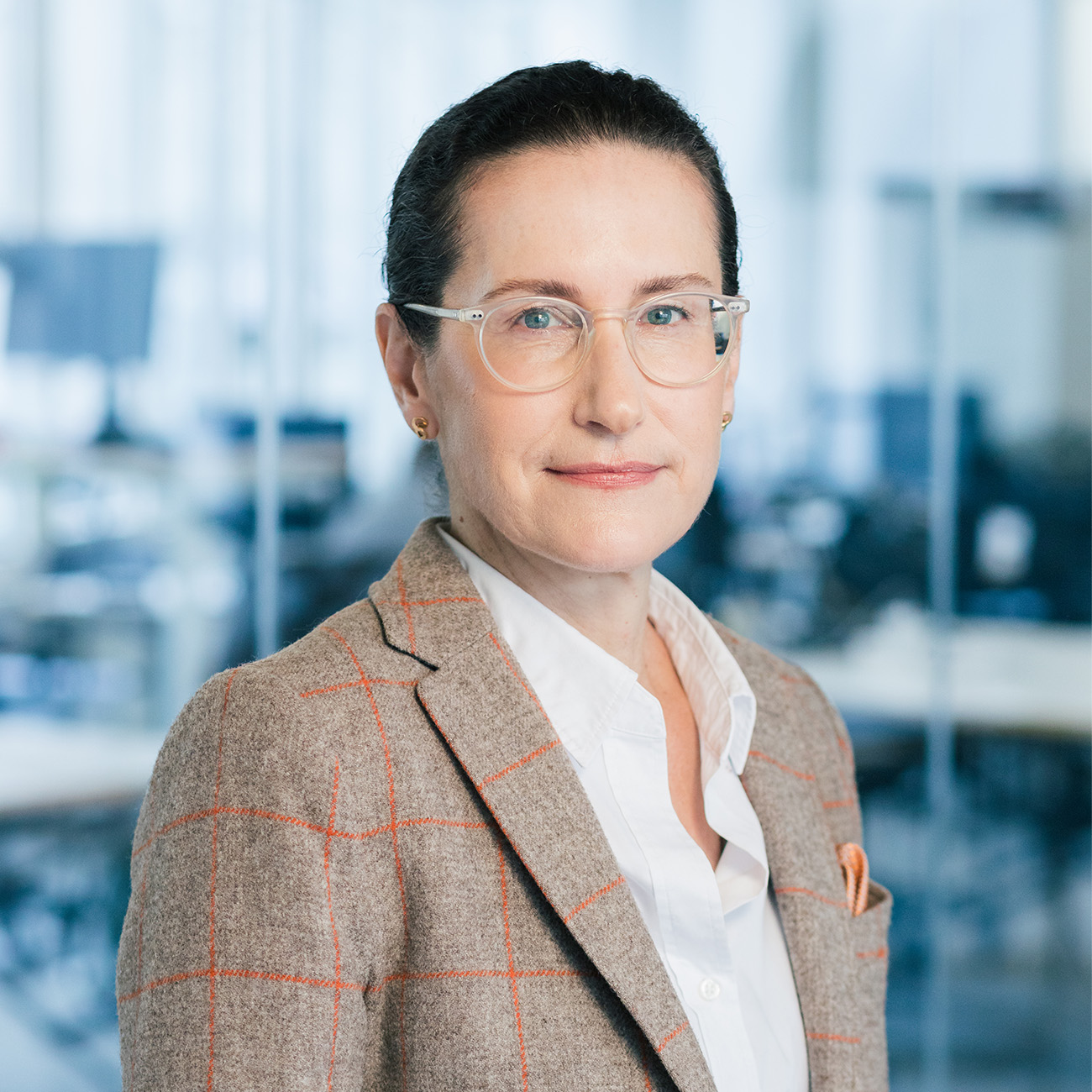 Porträtfoto von Anja Theurer, CFO beim DigitalService