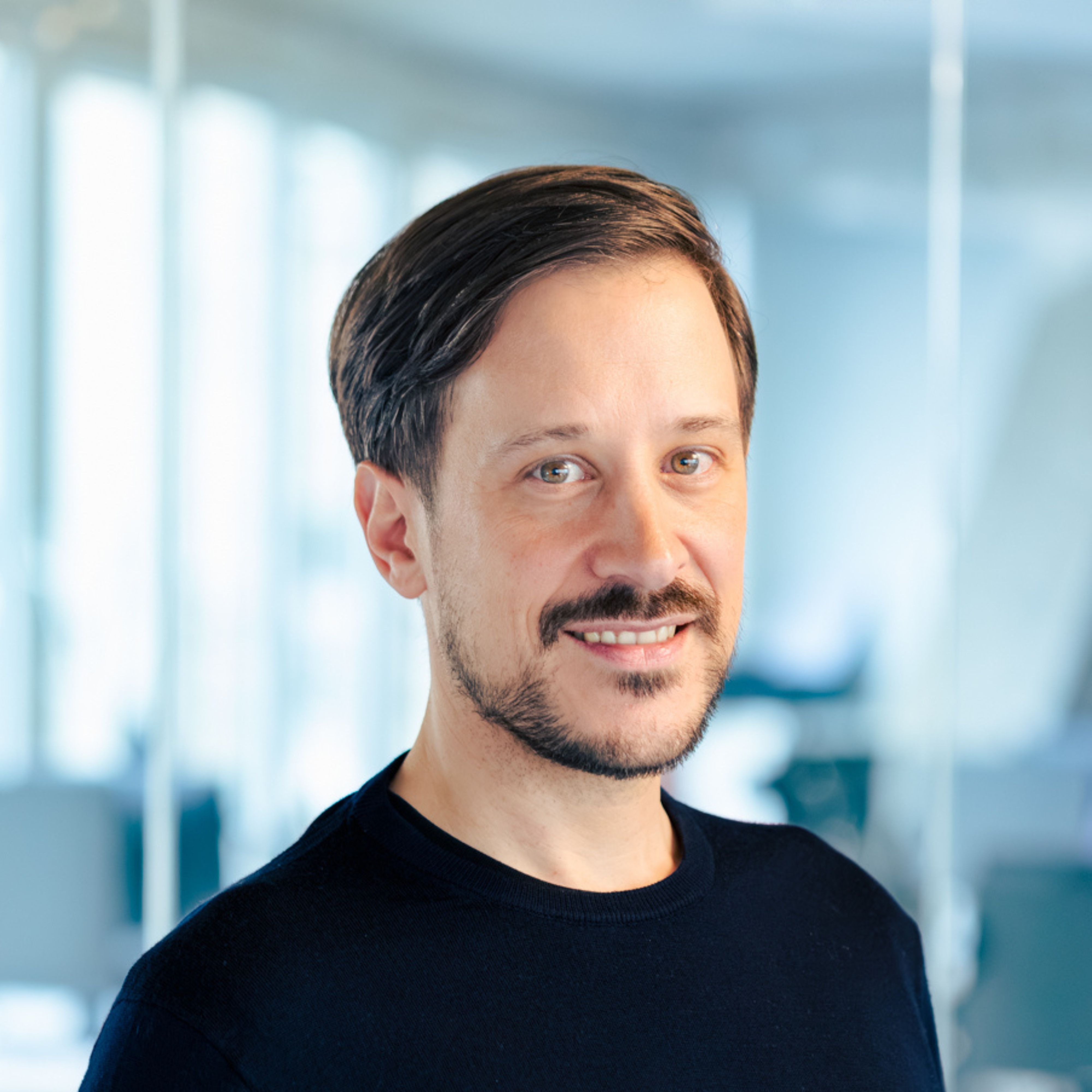 Portraitbild von Niko Felger